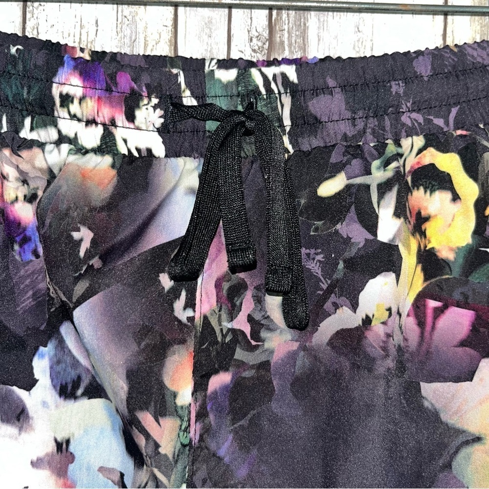 Old Navy Active Purple Floral Mid Rise Go Dry Shorts - Picture 3 of 4